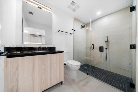 Condo in Miami, Florida, 1 bedroom  № 1997898 - photo 19