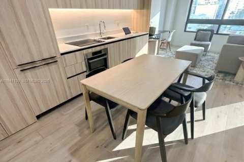 Condo in Miami, Florida, 1 bedroom  № 1997898 - photo 3