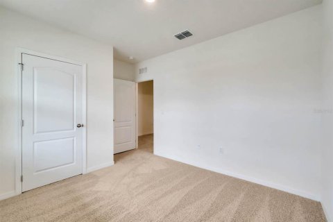 House in Mount Dora, Florida 4 bedrooms, 149.11 sq.m. № 1907125 - photo 4