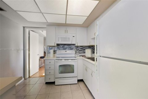 Condominio en venta en Saint Petersburg, Florida, 2 dormitorios, 84.54 m2 № 2089241 - foto 9