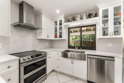 House in Weston, Florida 4 bedrooms, 195.37 sq.m. № 2086522 - photo 9
