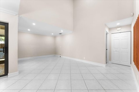 House in Weston, Florida 4 bedrooms, 195.37 sq.m. № 2086522 - photo 7