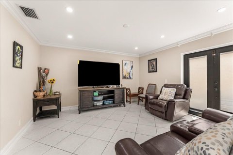 House in Weston, Florida 4 bedrooms, 195.37 sq.m. № 2086522 - photo 12