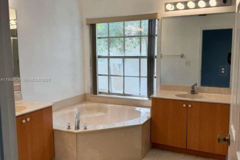 Touwnhouse à vendre à Miramar, Floride: 4 chambres, 185.99 m2 № 2051090 - photo 5