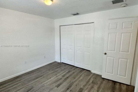 Touwnhouse à vendre à Miramar, Floride: 4 chambres, 185.99 m2 № 2051090 - photo 10