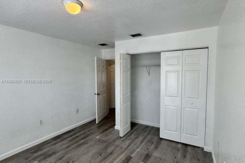 Touwnhouse à vendre à Miramar, Floride: 4 chambres, 185.99 m2 № 2051090 - photo 6