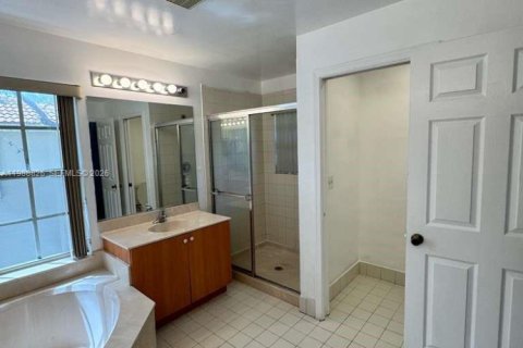Touwnhouse à vendre à Miramar, Floride: 4 chambres, 185.99 m2 № 2051090 - photo 4