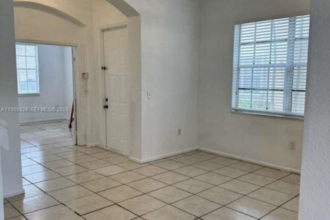Touwnhouse à vendre à Miramar, Floride: 4 chambres, 185.99 m2 № 2051090 - photo 13