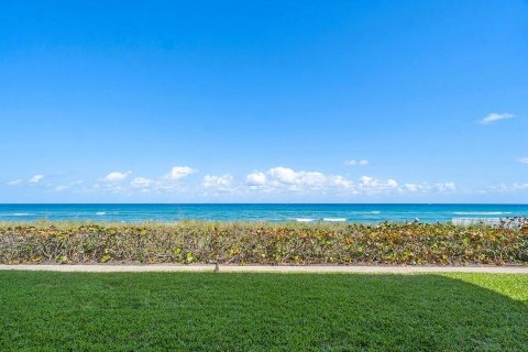 Condo in Palm Beach, Florida, 2 bedrooms  № 1171299 - photo 1