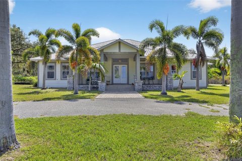 House in Ruskin, Florida 4 bedrooms, 292.83 sq.m. № 1846407 - photo 1