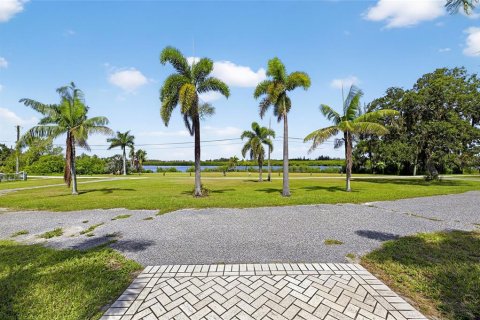 House in Ruskin, Florida 4 bedrooms, 292.83 sq.m. № 1846407 - photo 12
