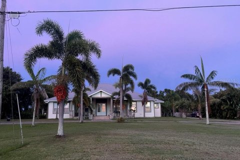 House in Ruskin, Florida 4 bedrooms, 292.83 sq.m. № 1846407 - photo 3