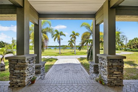 House in Ruskin, Florida 4 bedrooms, 292.83 sq.m. № 1846407 - photo 14