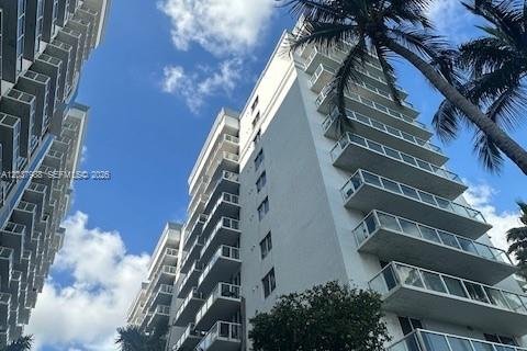 Купить кондоминиум в Майами, Флорида 2 спальни, 80.55м2, № 2178409 - фото 23