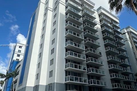Купить кондоминиум в Майами, Флорида 2 спальни, 80.55м2, № 2178409 - фото 26