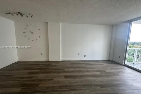 Купить кондоминиум в Майами, Флорида 2 спальни, 80.55м2, № 2178409 - фото 18