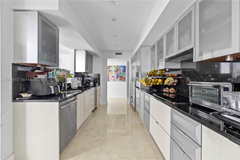 Condo in Miami, Florida, 2 bedrooms № 2172069 - photo 20