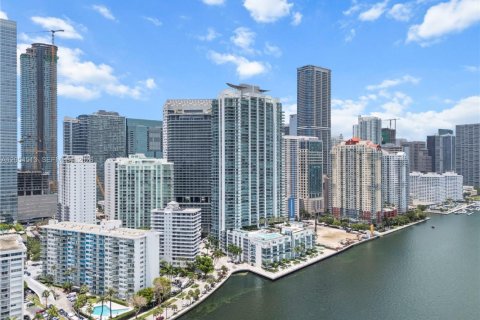 Condo in Miami, Florida, 2 bedrooms № 2172069 - photo 2