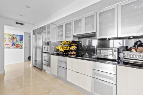 Condo in Miami, Florida, 2 bedrooms № 2172069 - photo 21