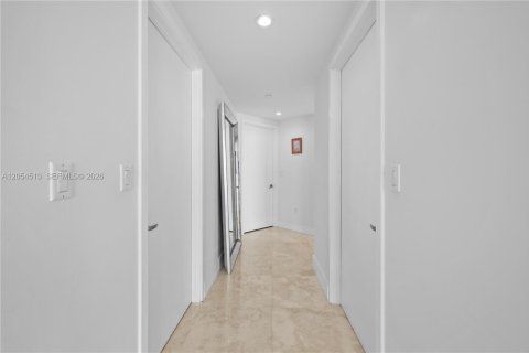 Condo in Miami, Florida, 2 bedrooms № 2172069 - photo 25