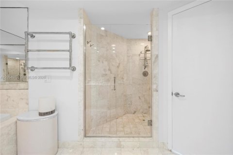 Condo in Miami, Florida, 2 bedrooms № 2172069 - photo 28