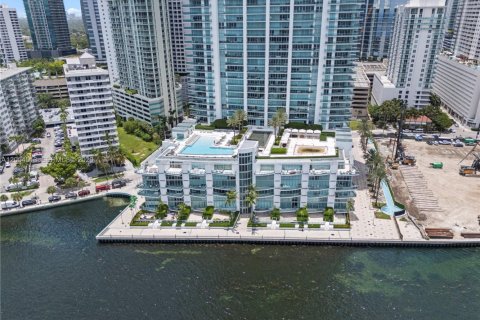 Condo in Miami, Florida, 2 bedrooms № 2172069 - photo 4