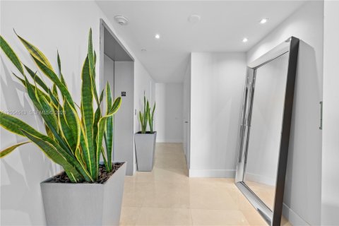 Condo in Miami, Florida, 2 bedrooms № 2172069 - photo 17