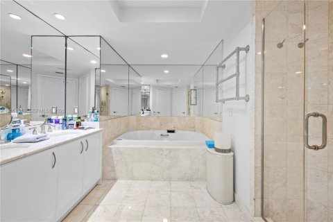 Condo in Miami, Florida, 2 bedrooms № 2172069 - photo 26