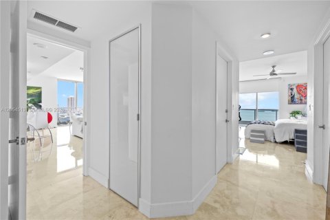 Condo in Miami, Florida, 2 bedrooms № 2172069 - photo 30