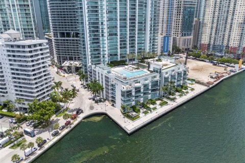 Condo in Miami, Florida, 2 bedrooms № 2172069 - photo 3