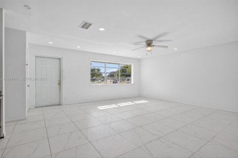 Villa ou maison à vendre à Fort Lauderdale, Floride: 4 chambres, 134.06 m2 № 1988968 - photo 4