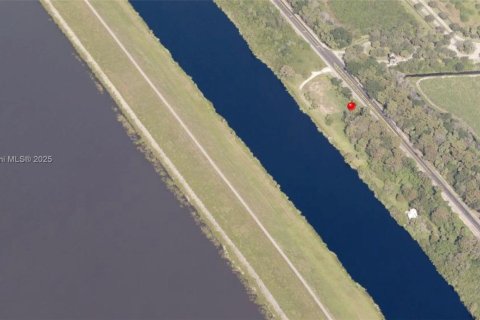 Land in Okeechobee, Florida № 1953423 - photo 1