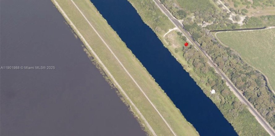 Land in Okeechobee, Florida № 1953423