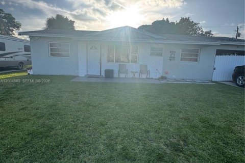 House in Fort Lauderdale, Florida 4 bedrooms, 108.51 sq.m. № 2068837