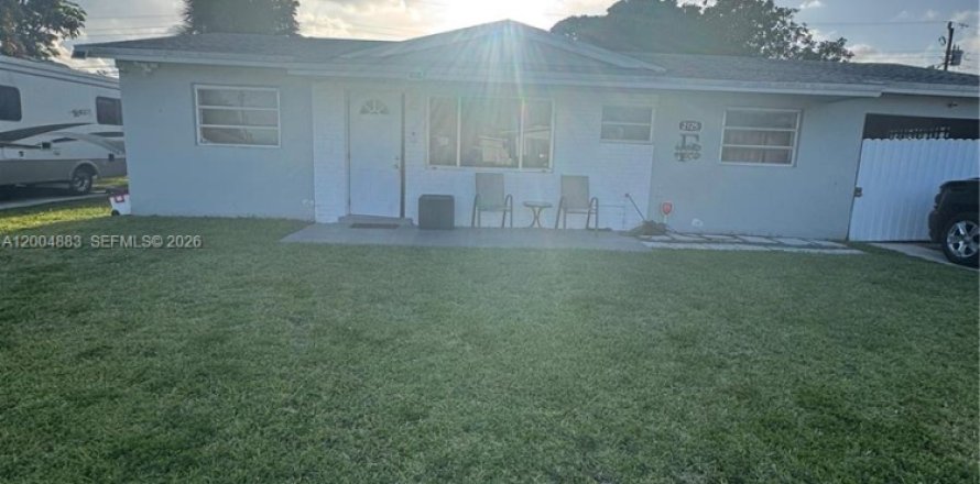 House in Fort Lauderdale, Florida 4 bedrooms, 108.51 sq.m. № 2068837