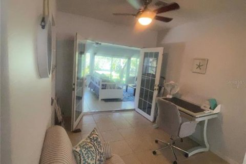 Villa ou maison à louer à Englewood, Floride: 2 chambres, 147.16 m2 № 2155254 - photo 6
