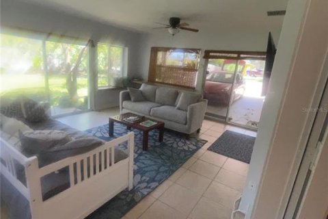 Villa ou maison à louer à Englewood, Floride: 2 chambres, 147.16 m2 № 2155254 - photo 8
