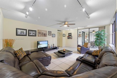 Купить кондоминиум в Авентура, Флорида 3 спальни, 128.21м2, № 2088811 - фото 4