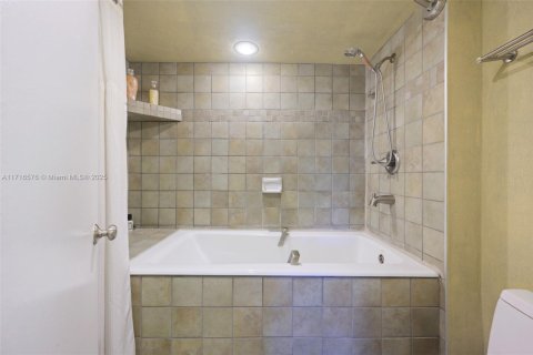 Купить кондоминиум в Авентура, Флорида 3 спальни, 128.21м2, № 2088811 - фото 19