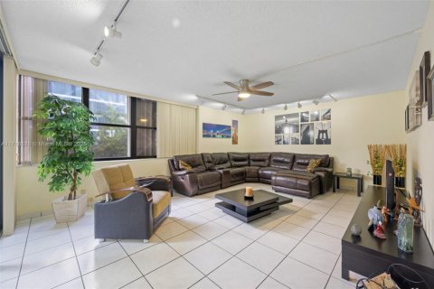 Купить кондоминиум в Авентура, Флорида 3 спальни, 128.21м2, № 2088811 - фото 2