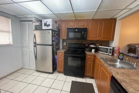 Купить кондоминиум в Майами, Флорида 3 спальни, 104.52м2, № 1935170 - фото 1