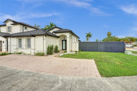 Villa ou maison à vendre à Miami, Floride: 3 chambres, 147.62 m2 № 1814538 - photo 2