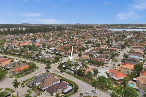 Villa ou maison à vendre à Miami, Floride: 3 chambres, 147.62 m2 № 1814538 - photo 19