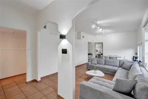 Villa ou maison à vendre à Miami, Floride: 3 chambres, 147.62 m2 № 1814538 - photo 25