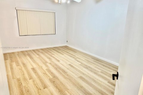 Снять в аренду кондоминиум в Дорал, Флорида 1 спальня, 65.96м2, № 1954206 - фото 2