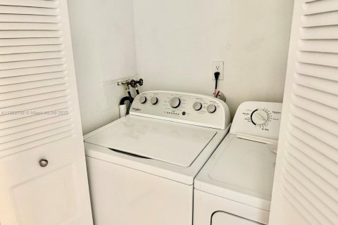 Снять в аренду кондоминиум в Дорал, Флорида 1 спальня, 65.96м2, № 1954206 - фото 4