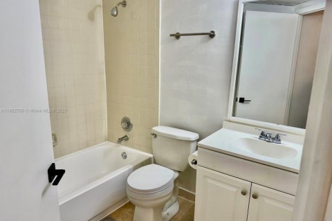 Снять в аренду кондоминиум в Дорал, Флорида 1 спальня, 65.96м2, № 1954206 - фото 3