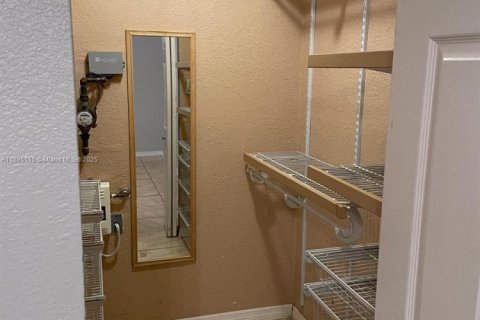 Снять в аренду квартиру в Дорал, Флорида 1 спальня, 65.96м2, № 1954668 - фото 8