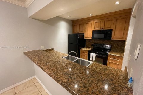 Снять в аренду квартиру в Дорал, Флорида 1 спальня, 65.96м2, № 1954668 - фото 2