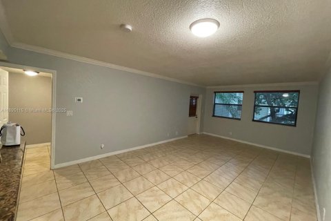 Снять в аренду квартиру в Дорал, Флорида 1 спальня, 65.96м2, № 1954668 - фото 1